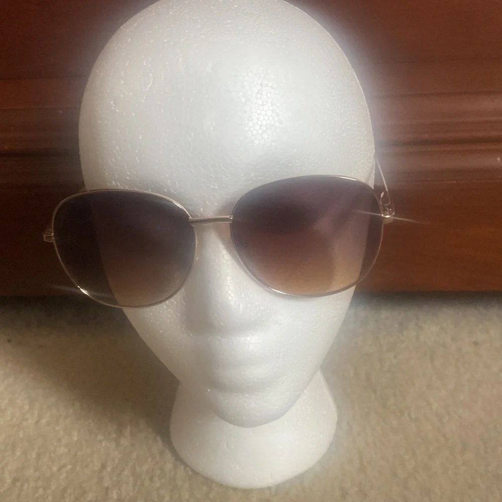 ADRIENNE VITTADINI Gold Tone Brown Ombre Gradient Sunglasses AV3005 770 EUC